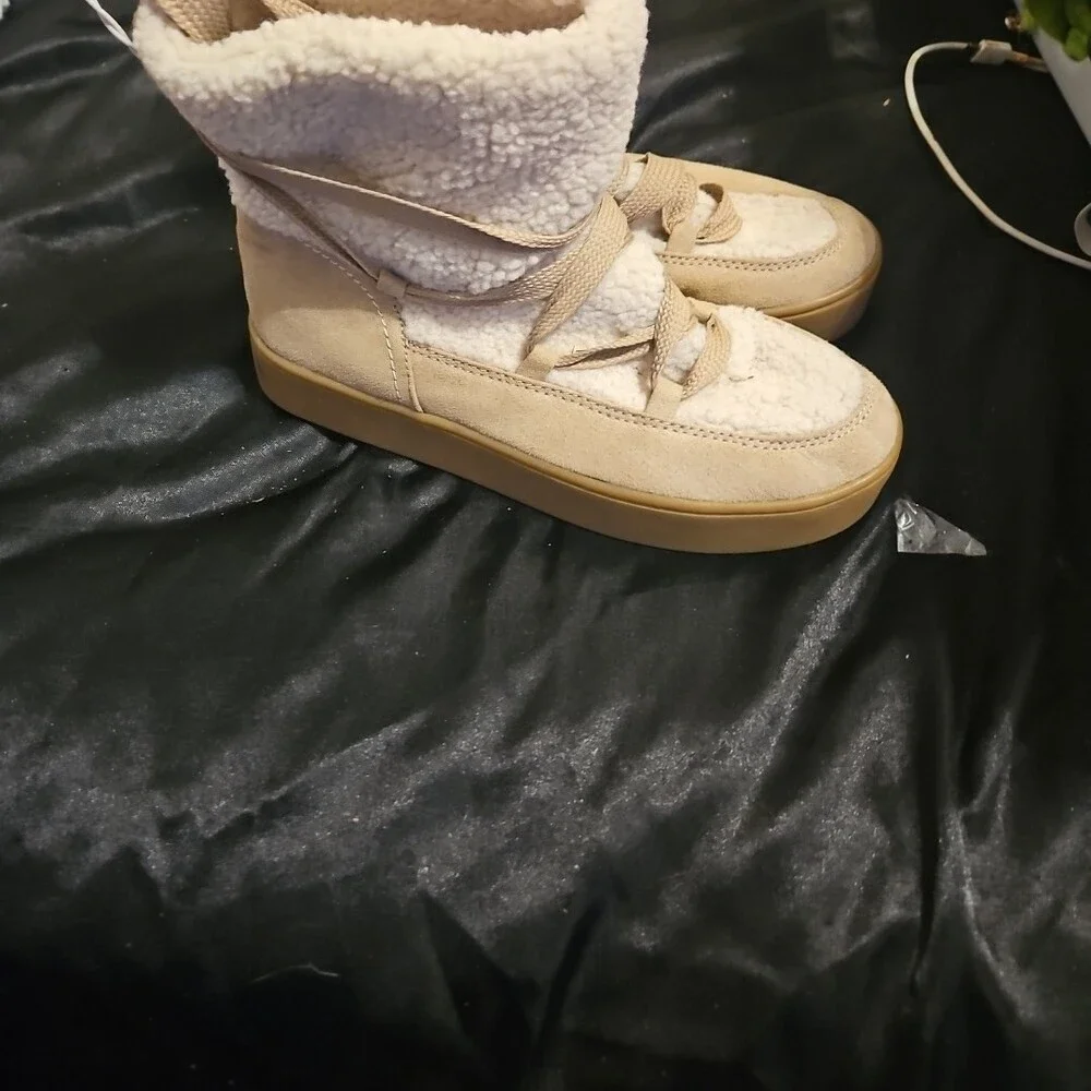 Universal Thread Tan Shearling Lace-Up Winter Boot